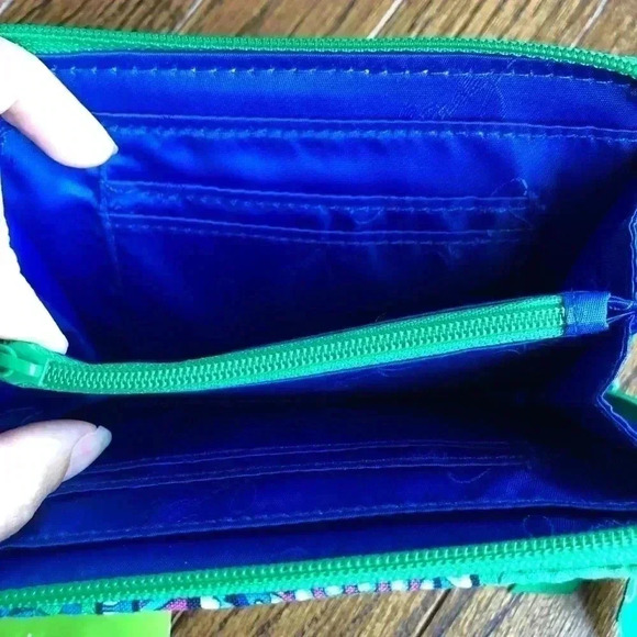 NWT Vera Bradley Zip-Around Wristlet Emerald Green Paisley - Picture 6 of 10